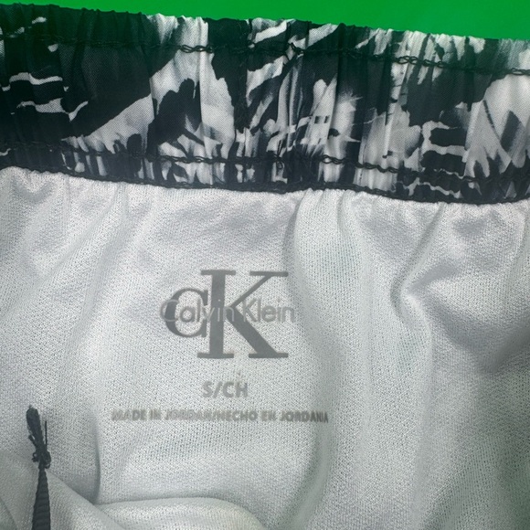Calvin‎ Klein Black and White Athletic Shorts - Picture 3 of 5